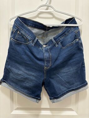 Curve Appeal Women's Dark Wash Denim Shorts – Size 16/33